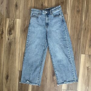 Uniqlo High Rise Wide Straight Raw Hem Jeans Size 25 Light Wash Denim 27"x24"